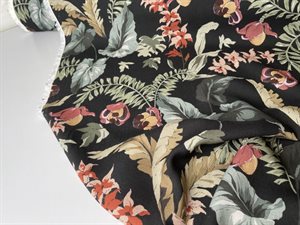 Fastvævet viscose - med abstrakte blomster på sort bund